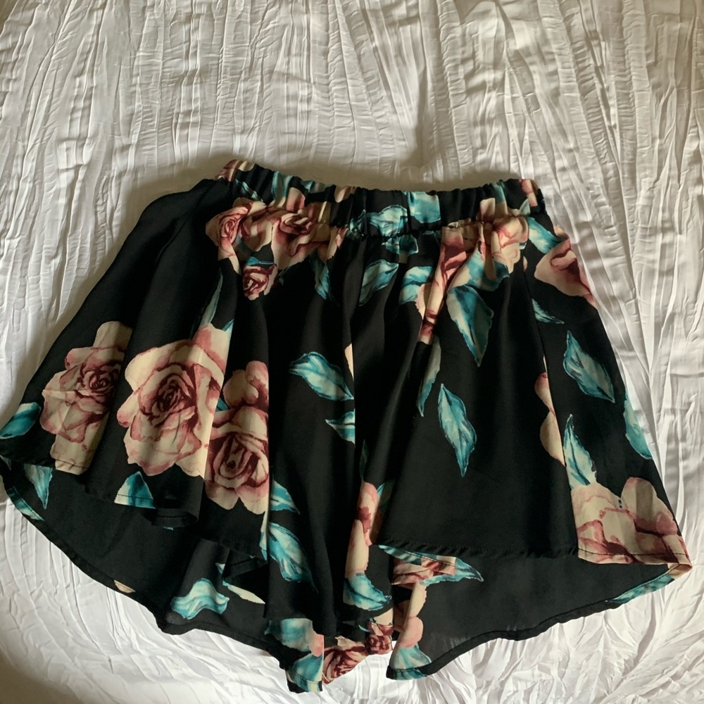 Show me your mumu elastic waist shorts